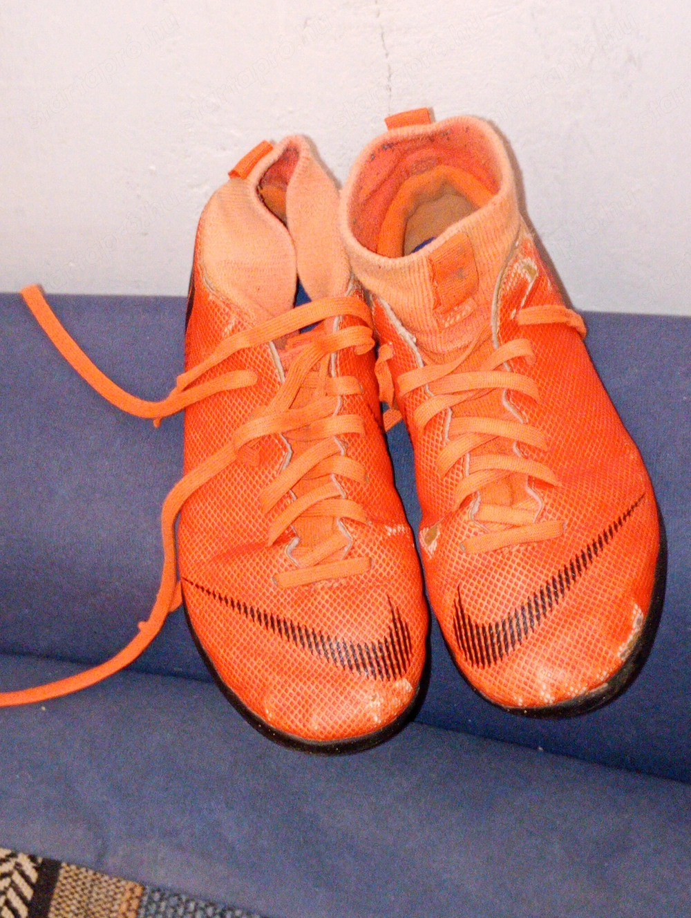 narancssárga Nike Mercurial futballcipő 33 8000ft óbuda  a képeken jól látható állapotba személyes á