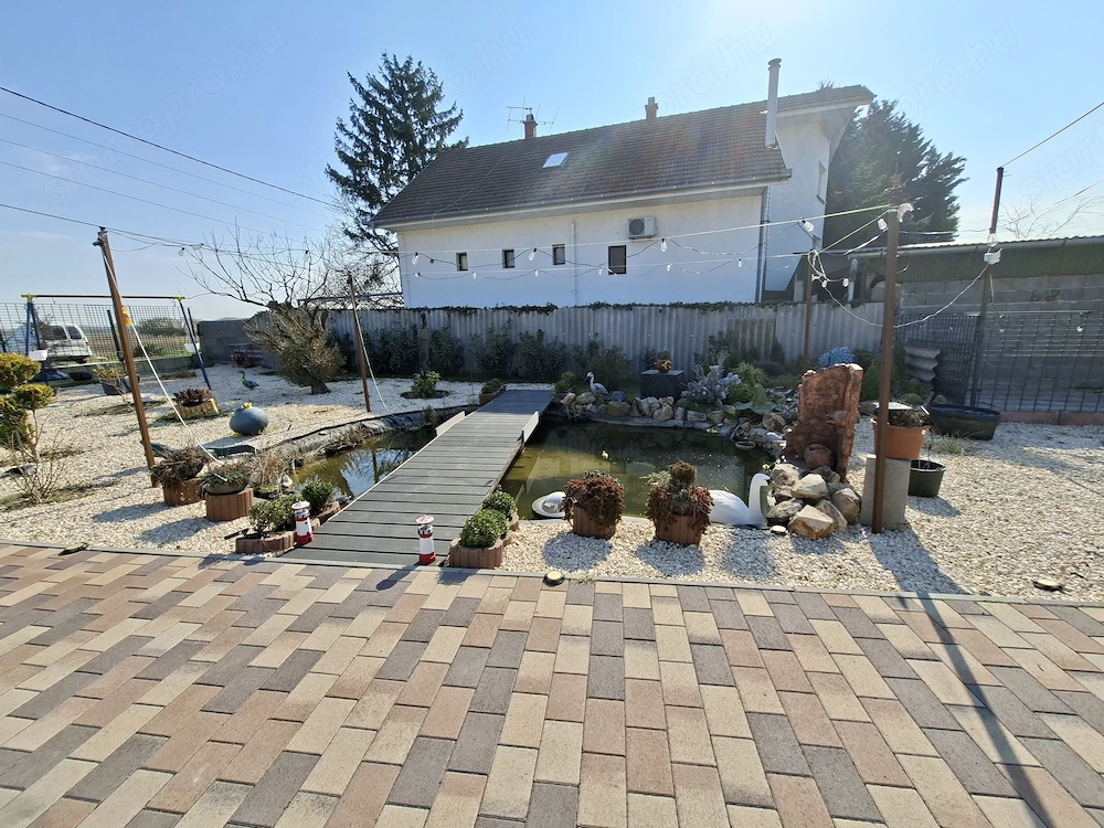 Tökölön eladó 2 szintes ház csendes utcában