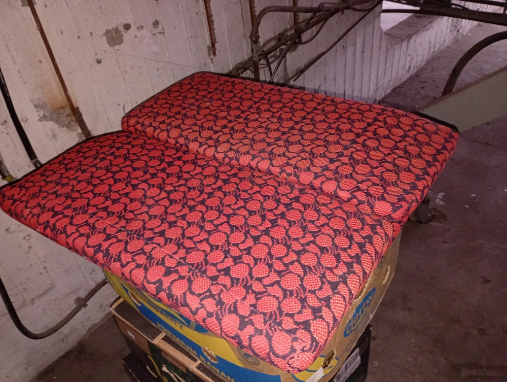 2*2 Kerti szék párna eladó 5000ft óbuda személyesen óbudán lakcimemen vagy előre fizetés után mpl cs