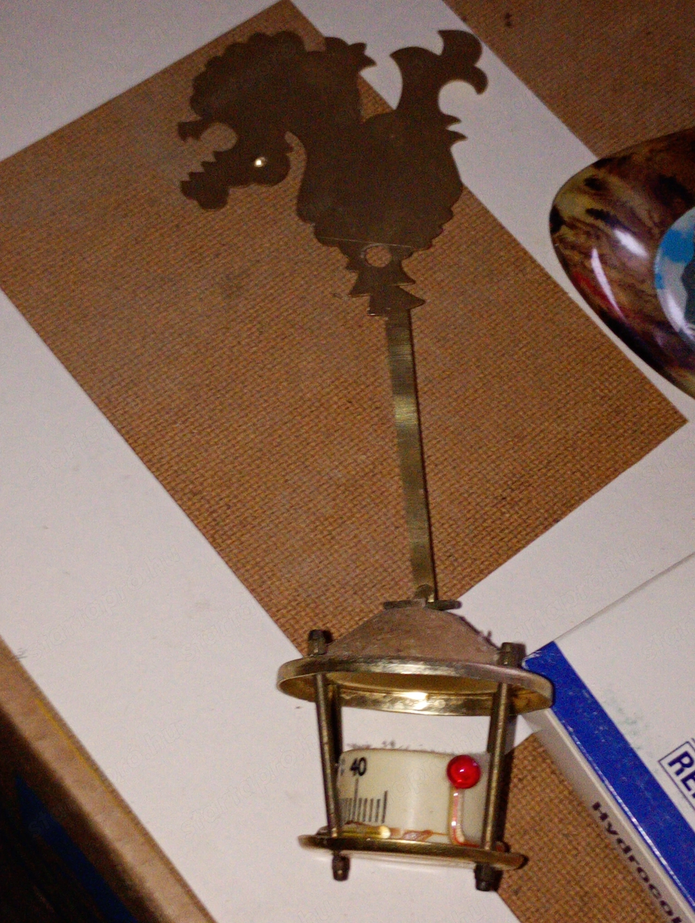 hagyatékból származó, kakas figurával díszített retro időjárásállomás.  6000ft óbuda  személyes átvé