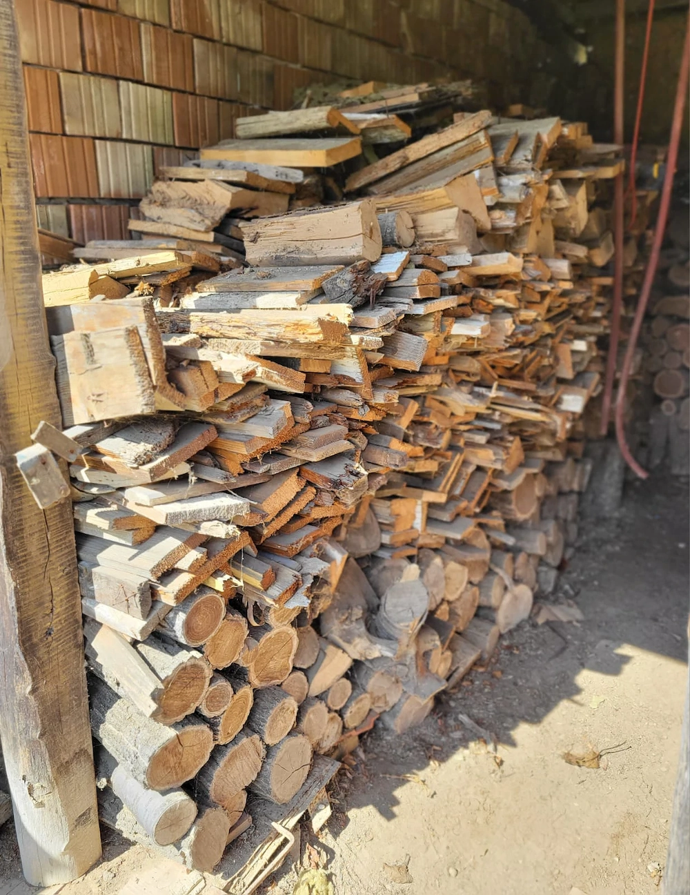 Száraz, évek óta fedett helyen levő tüzelő eladó!