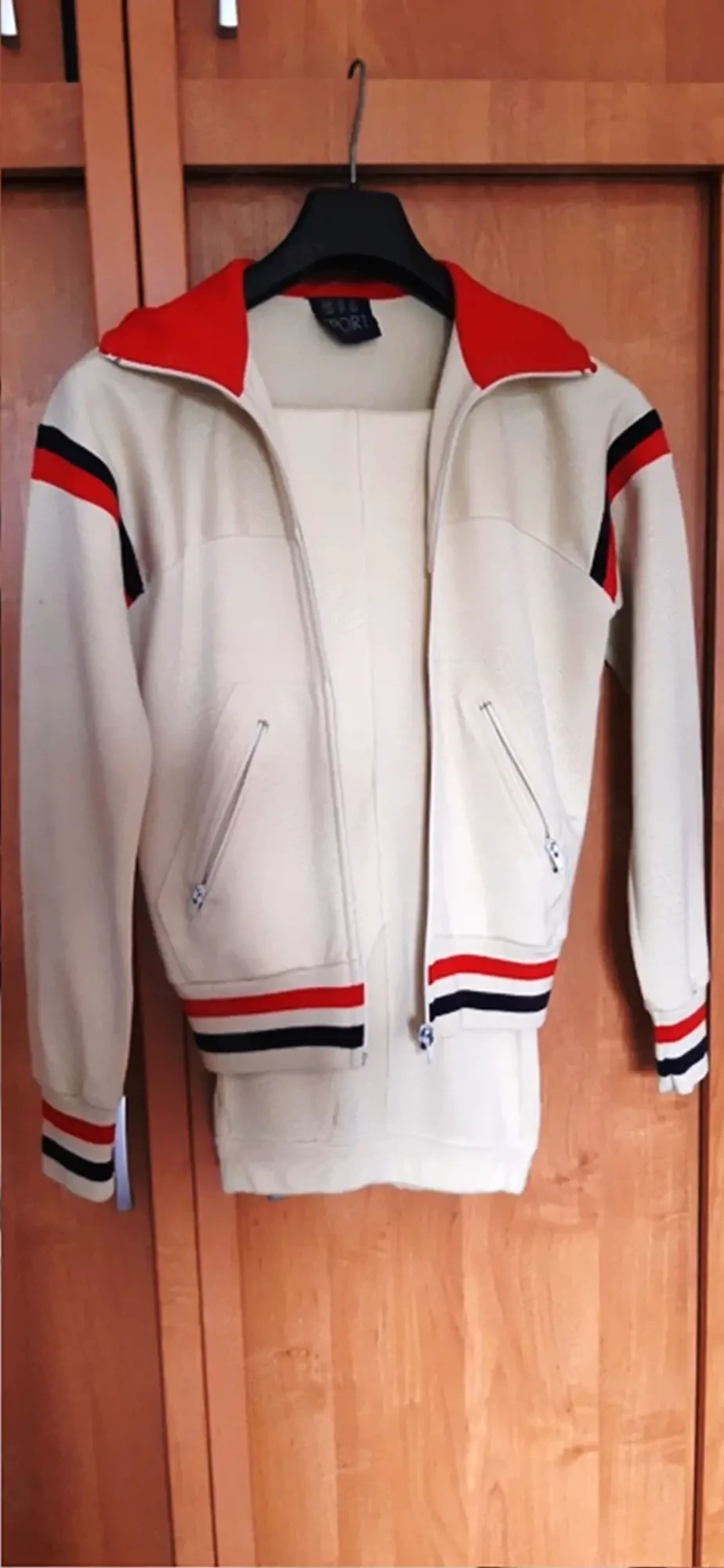 AKCIÓ! Női szabadidőruha szett (felső+nadrág) eladó.