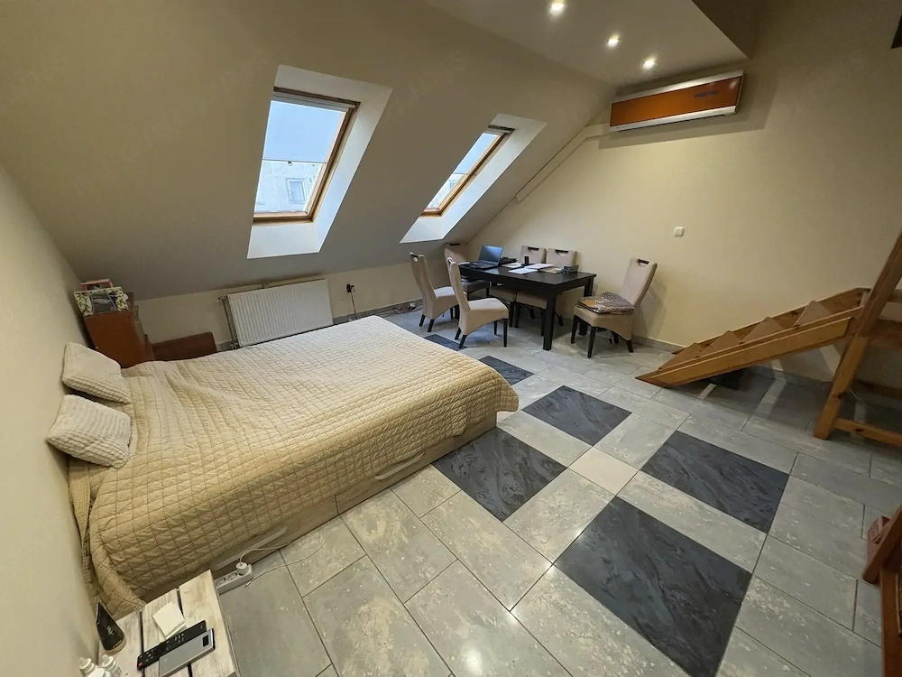 Nyíregyházán a Holló utcában belső szintes lakás eladó!