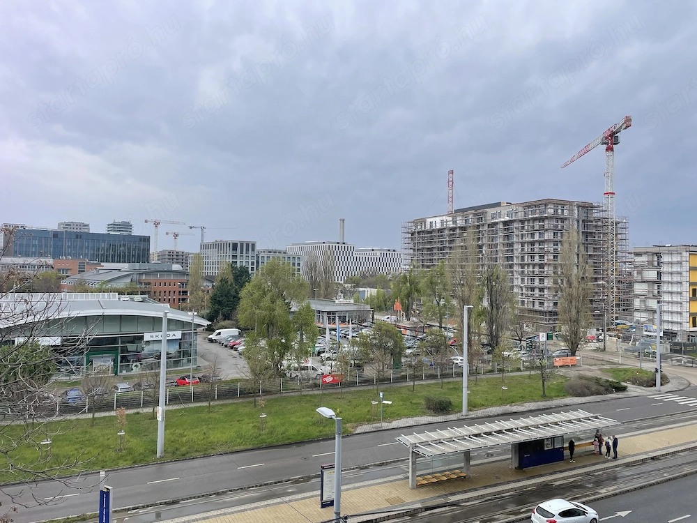 XI., Szerémi úti 2 szobás, erkélyes, klímás, azonnal költözhető lakás + autóbeálló eladó!