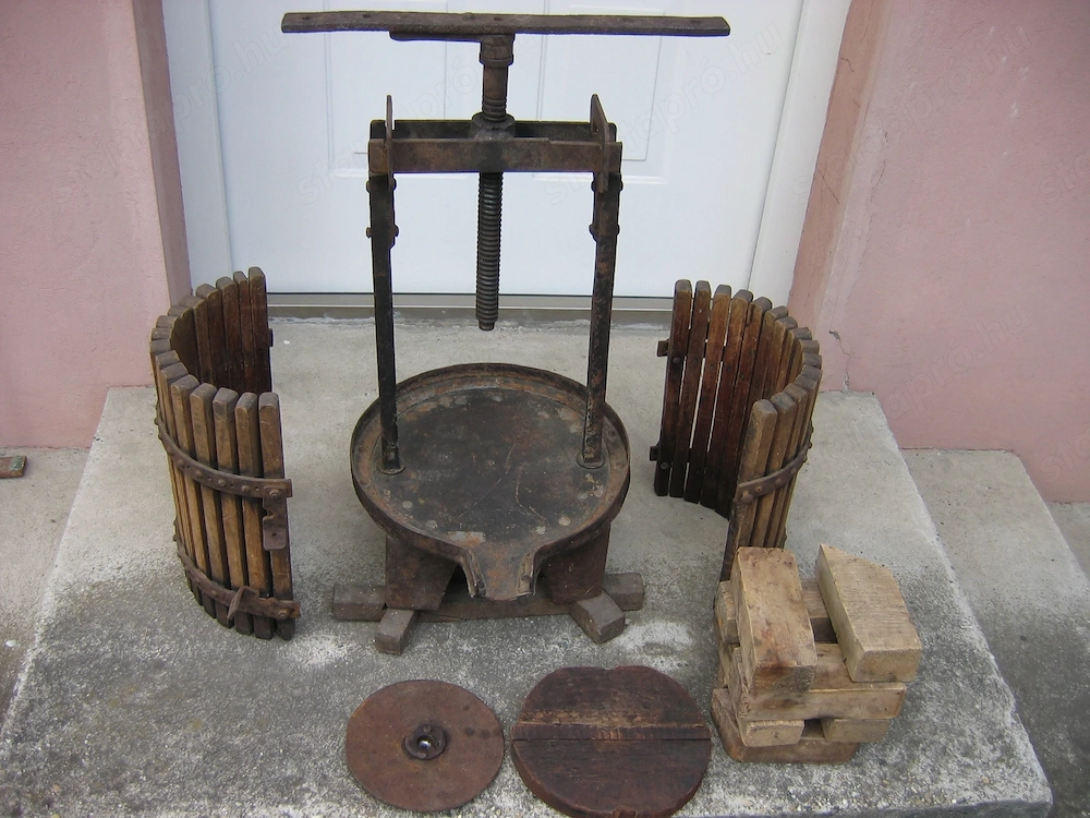 Régi öntöttvas prés eladó.