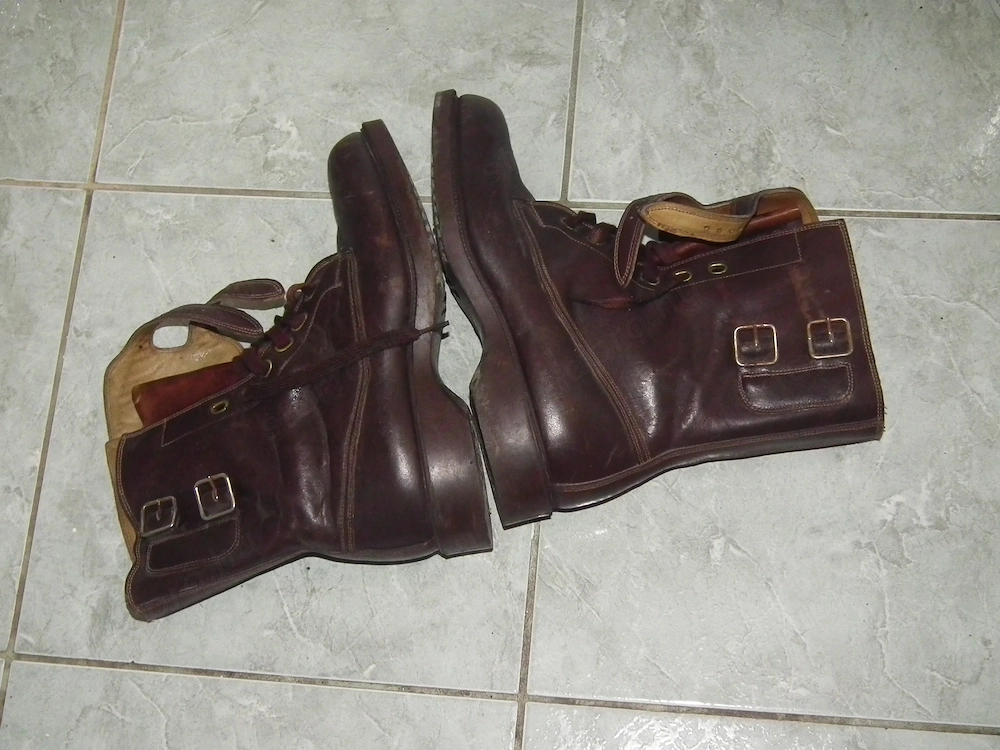 Alig használt magyar katonai bakancs surranó 42 -es (nr.13)