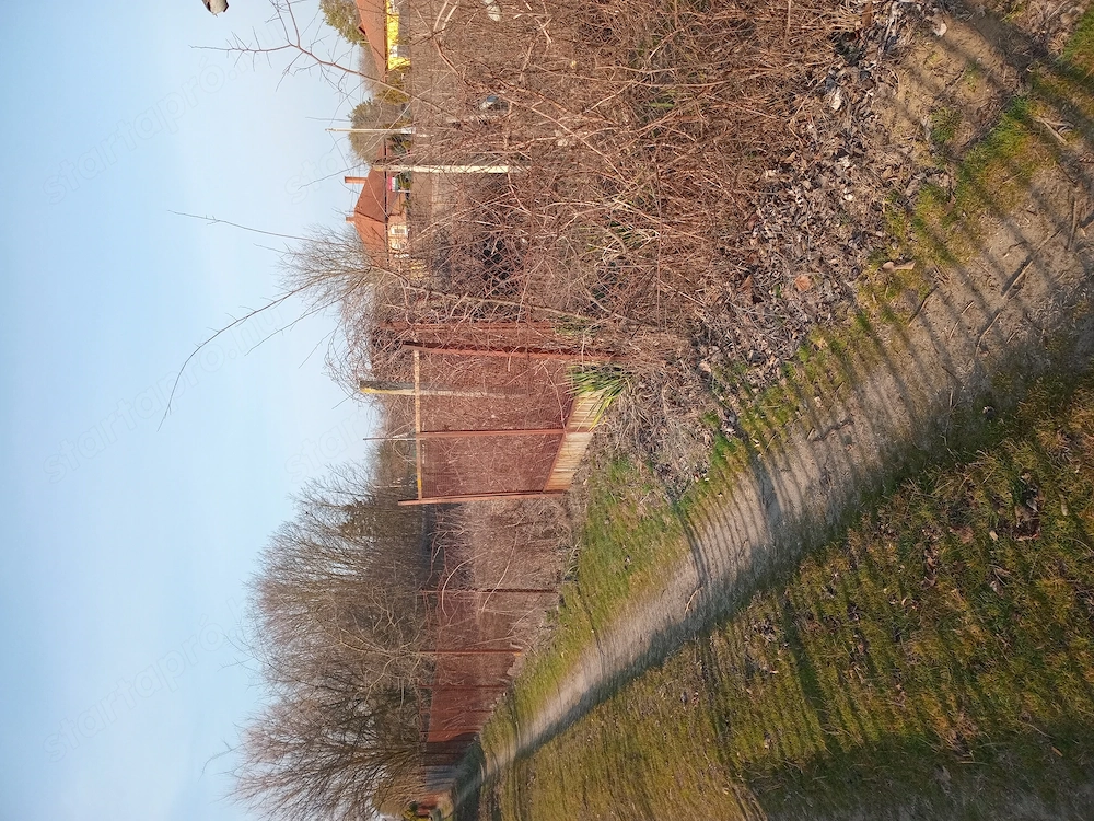 Figyelem! Eladó telek