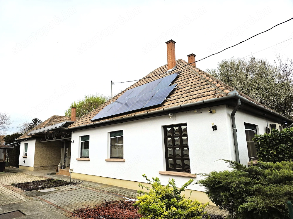 Kiskunhalas 5 szobás, 2 lakrészes, napelemes családi ház eladó!