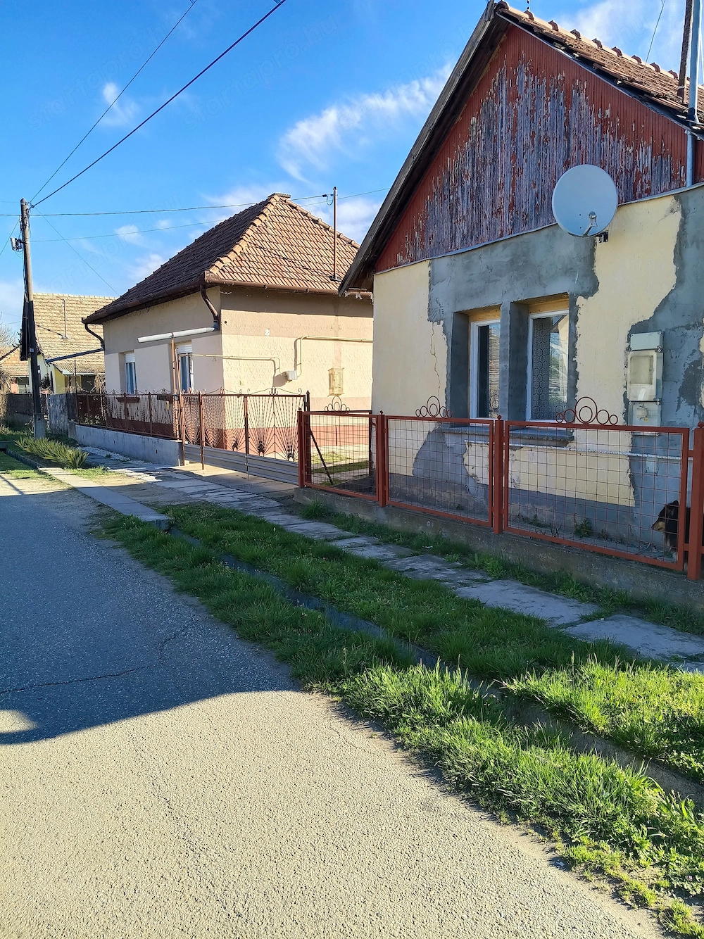Sürgőssen eladó Tiszagyendai felujjitandó parasztházunk!