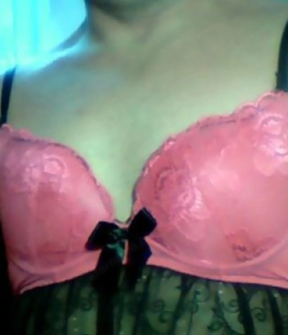 Bujjtass nőifehérneműbe