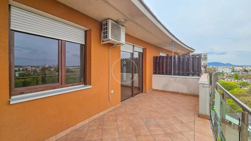 Wellness fitness, szauna részleg! panoráma, terasz, garázs!