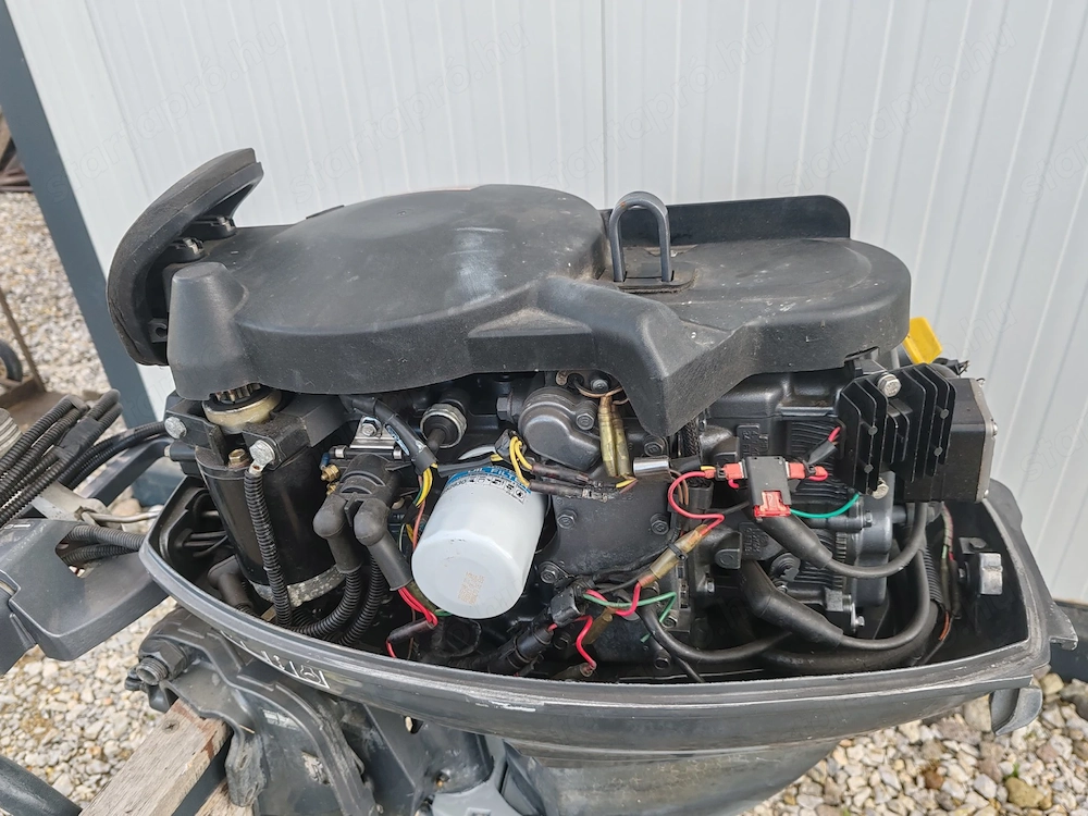 25 LE Yamaha 4 ütemű külmotor