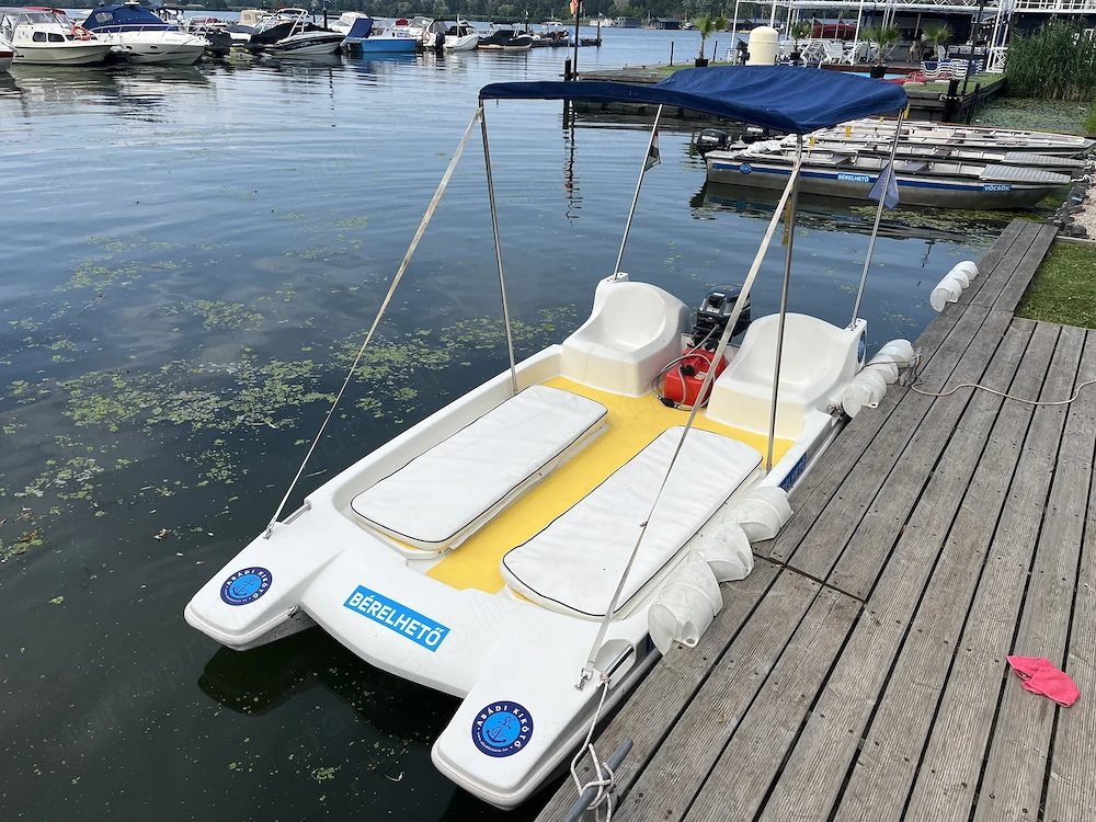 Free Boat E-go típusú katamarán kishajó + 8 LE Yamaha 2T motor