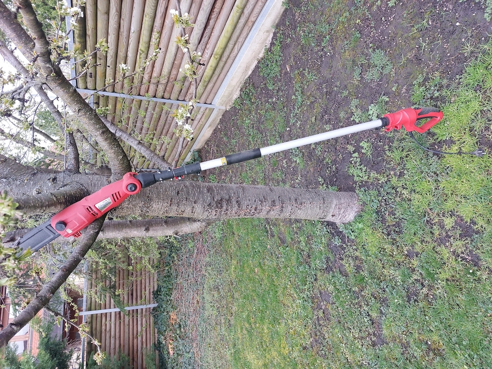 Hecht elektromos teleszkópos ágvágó 