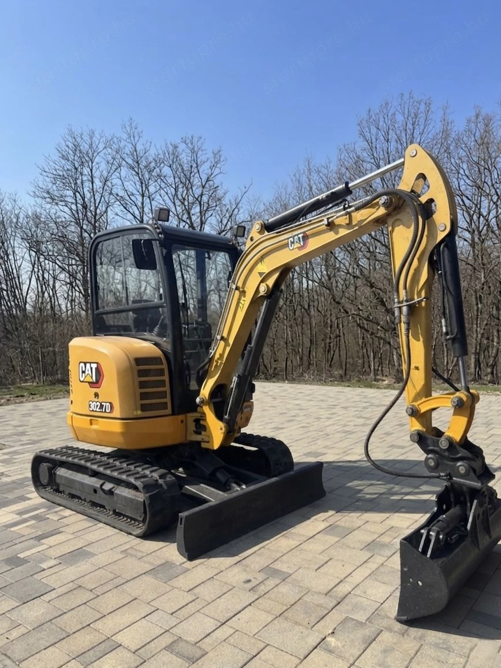 Eladó Caterpillar CAT 302.7DCR mini kotrógép (2  üzemóra, megkímélt állapot