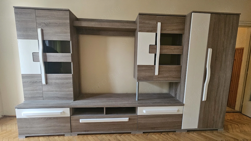 Ujszerű elemes szekrénysor