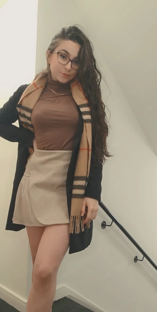 Eskortlány elérhető, 