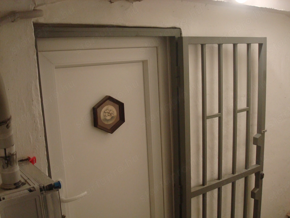 Őrs Vezér terénél a Nagy Lajos Király úton lakás kiadó.