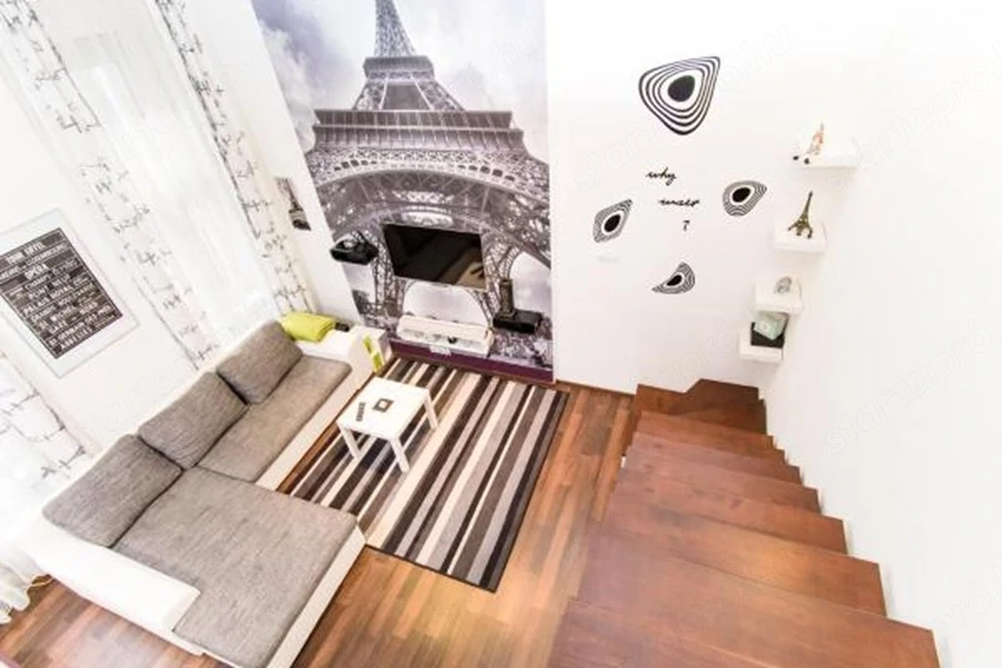 Felújított, galériás lakás a Nyugatinál   34+15 m , csendes, alacsony rezsi