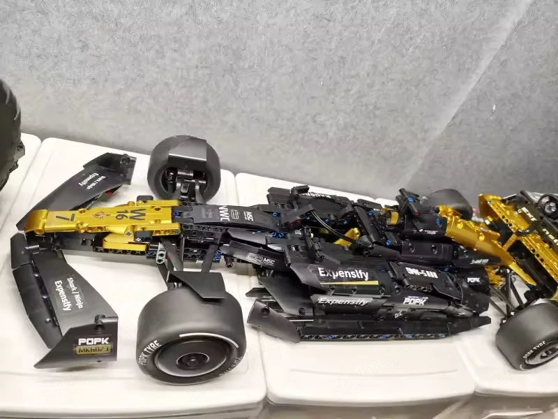 Lego komp. Technic 42206 42207 42228 Brad Pitt APXGP team F-1 versenyautó 1969db 1:8 Lepin ÚJ