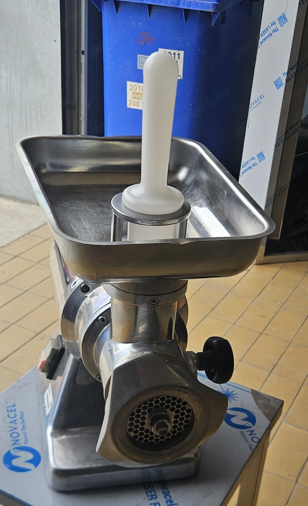 Everest TCE-22 olasz ipari húsdaráló 230 Volt-os változat