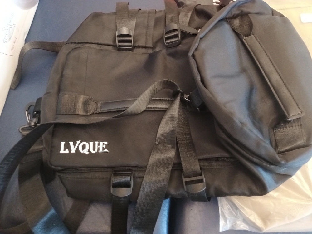 Fekete hátizsák oldaltáska kb 40l túrához stb kiváló 9000ft  óbuda  személyes átvétel óbudán lakcime