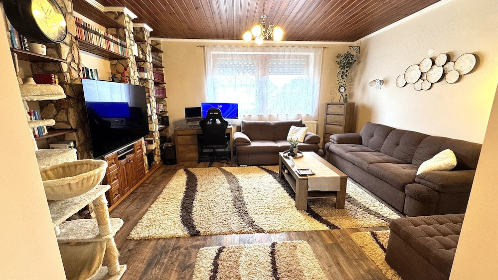 Nyíregyháza-Borbányán 98 nm-es 3 szoba-nappalis igényes családi ház dupla garázzsal eladó