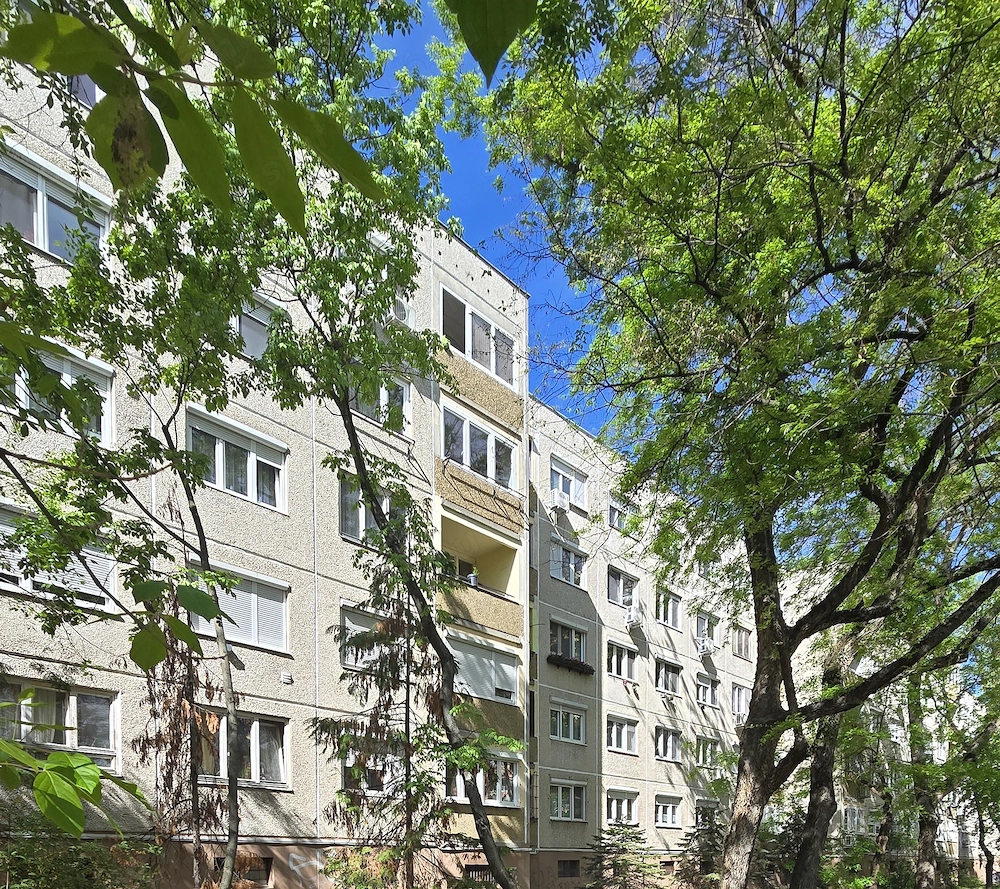 Zugló zöldövezetében, családias, csendes, erkélyes lakás eladó!