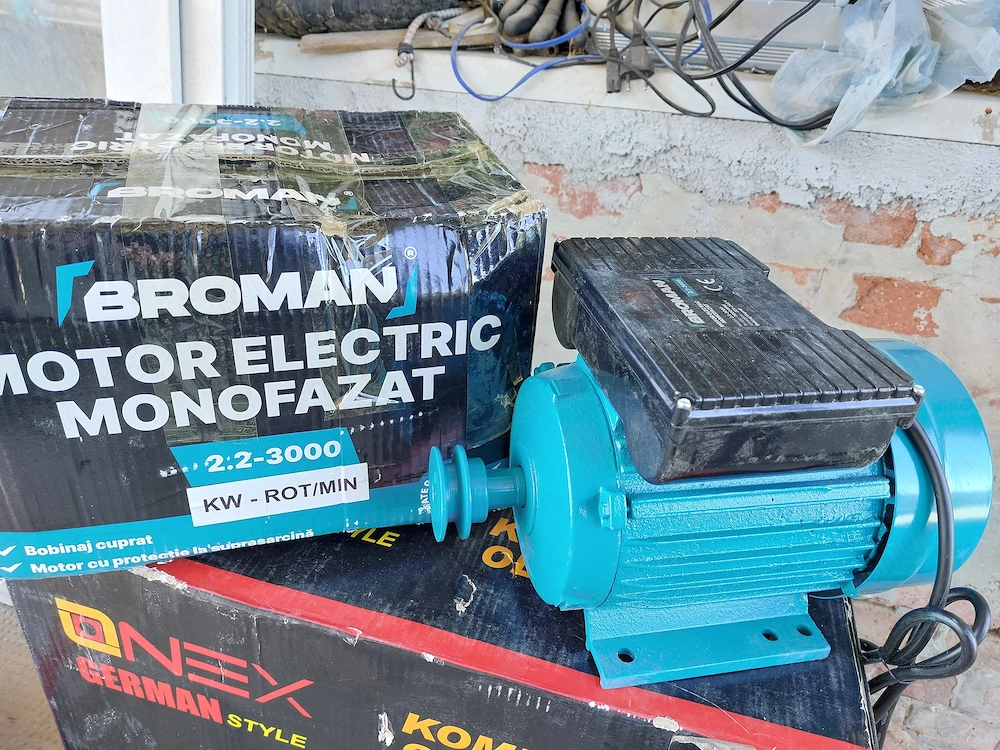 Broman 2.2kW-os egyfázisú villanymotor ford;3000 perc tengely 24 mm, szijtárcsa 55 mm külső átmérő. 