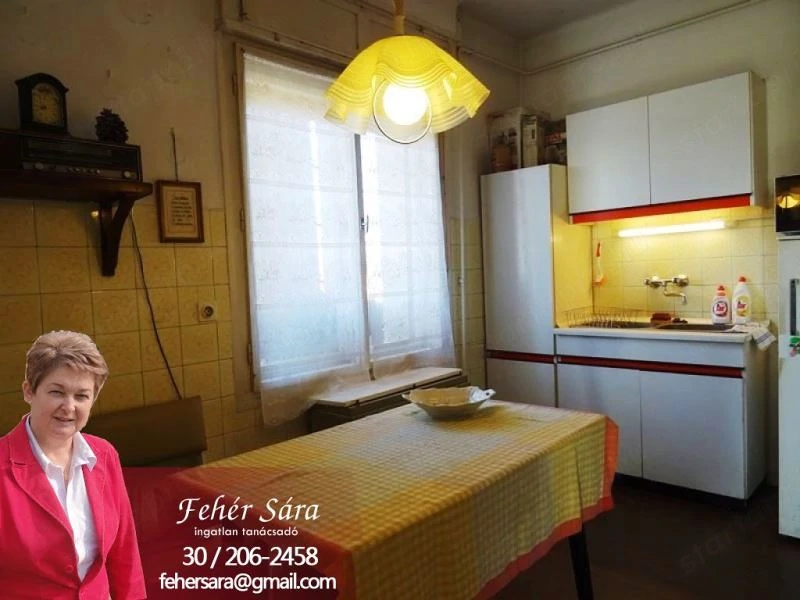 Kecskemét csendes részén 80nm-es lakás eladó.