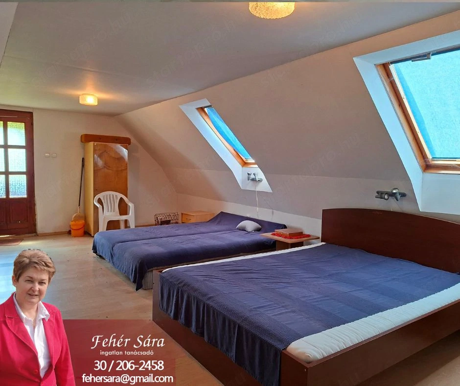 Lakitelek-Tőserdőben egyedi stílusú hétvégi ház eladó.