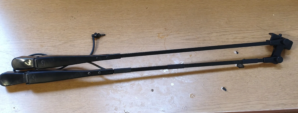 Ikarus 400 ablaktörlő kar dupla új beépített ablakmosó fej fúvóka