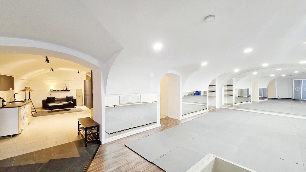 Felújított, gépesített, klímás, utcai üzlethelyiség eladó!