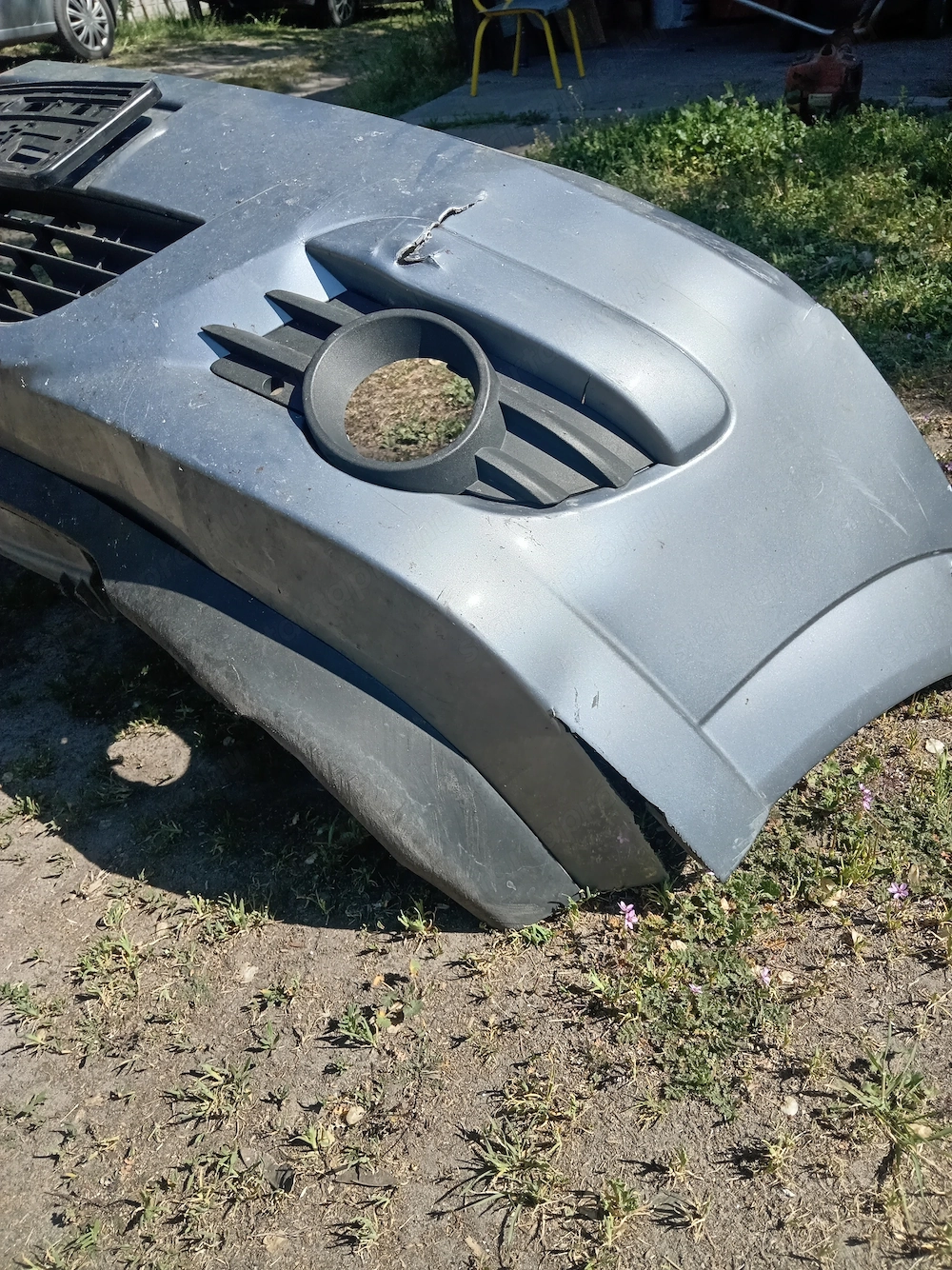 Opel Meriva lökhárító (sérült) eladó.