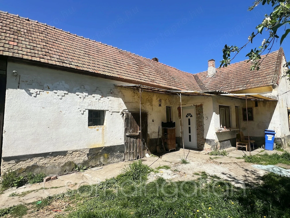 Szil - tégla építésű 2 szobás ház eladó