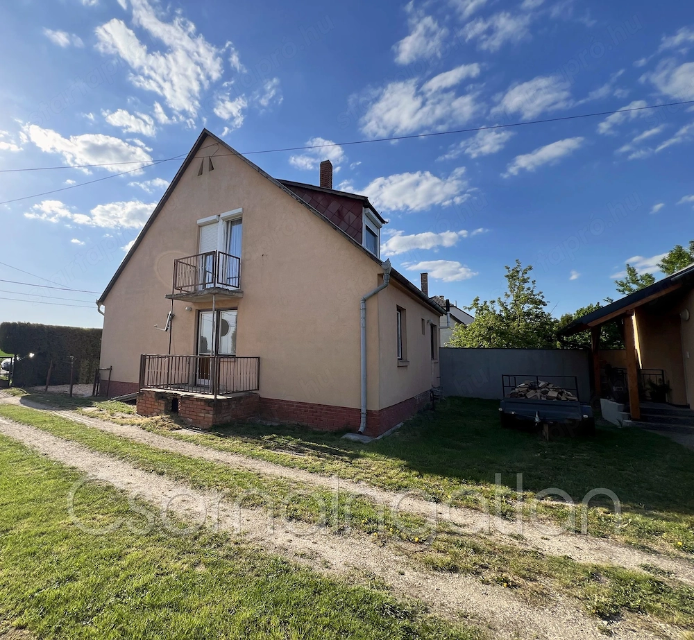 Csorna - 2 lakrészes családi ház eladó