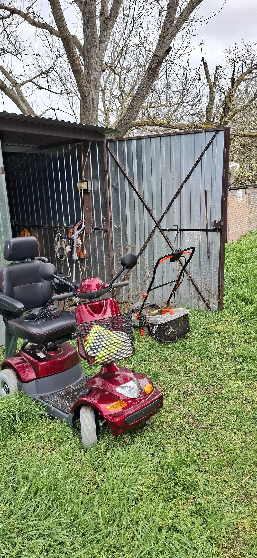 Elektromos, mozgássérült moped elsdó