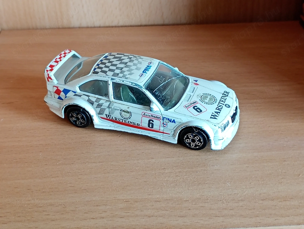 Bburago márkájú, 1:43 méretarányú BMW M3 E36 modellautó 3000ft óbuda