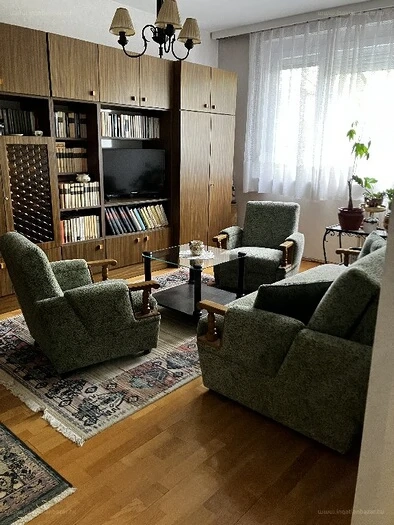 Győr Adyvárosban 1+félszobás, erkélyes panellakás eladó