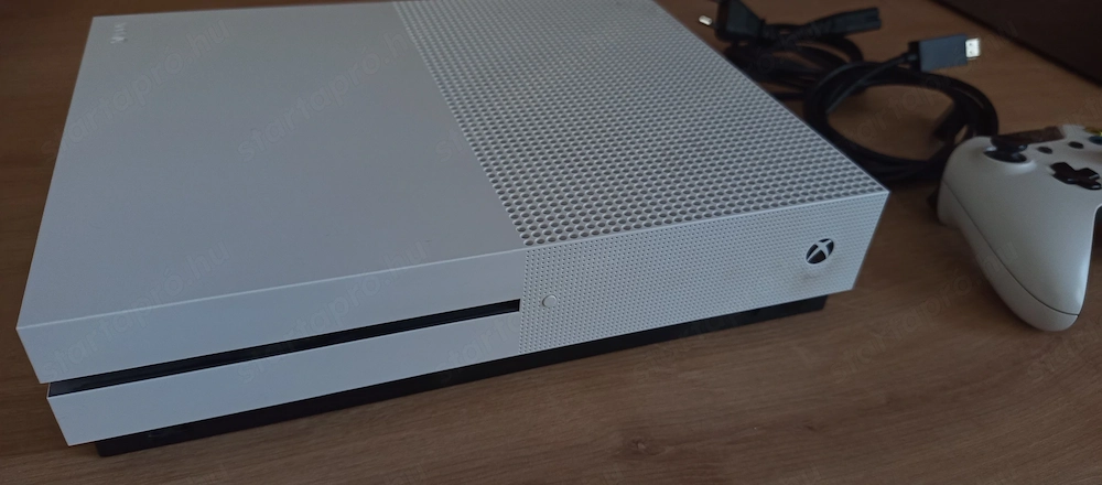  Eladó Xbox One S 1TB   újszerű állapotban!  Keveset használt, kifogástalan állapotú Xbox One S konz