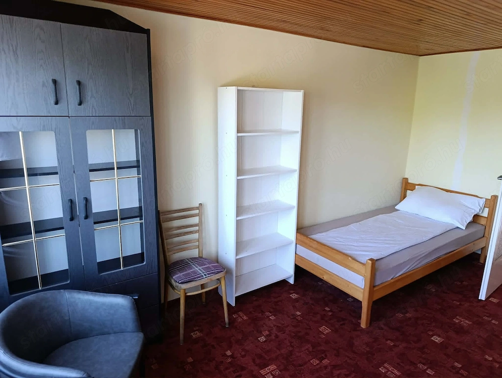 Balatonlellén 2 szobás  házrész kiadó munkásszállásként!