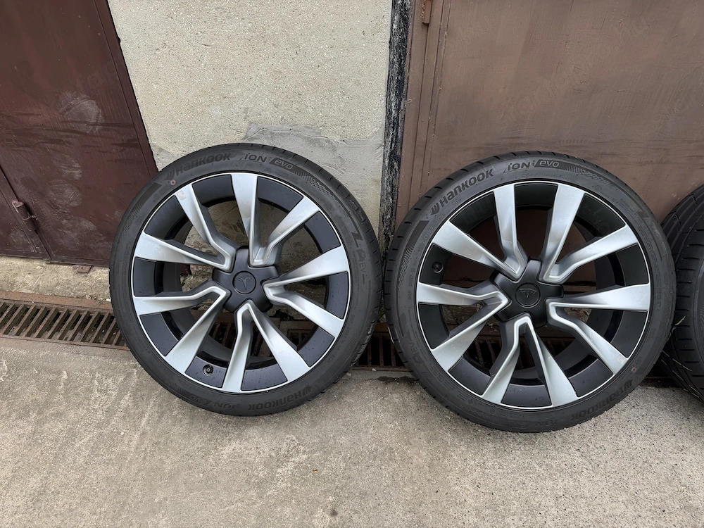 Tesla Model 3 Nova nyári kerék garnitúra 235 40 R19 96W Hankook nyári szett