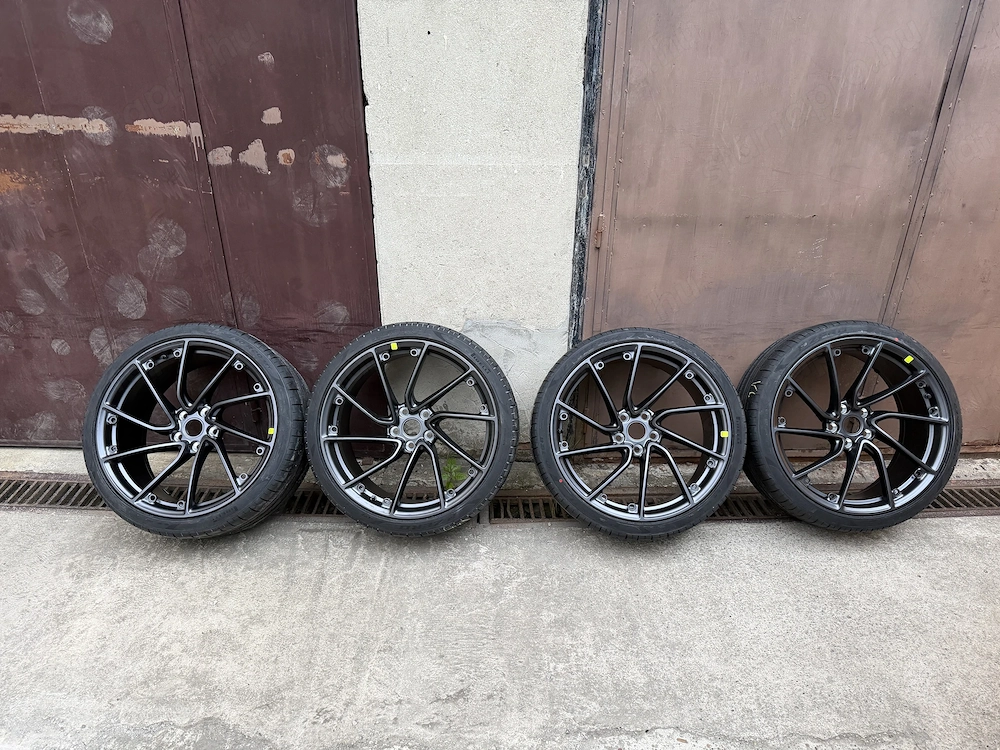 Tesla Model 3 Highland Performance 20" Performance Warp felni és nyári garnitúra