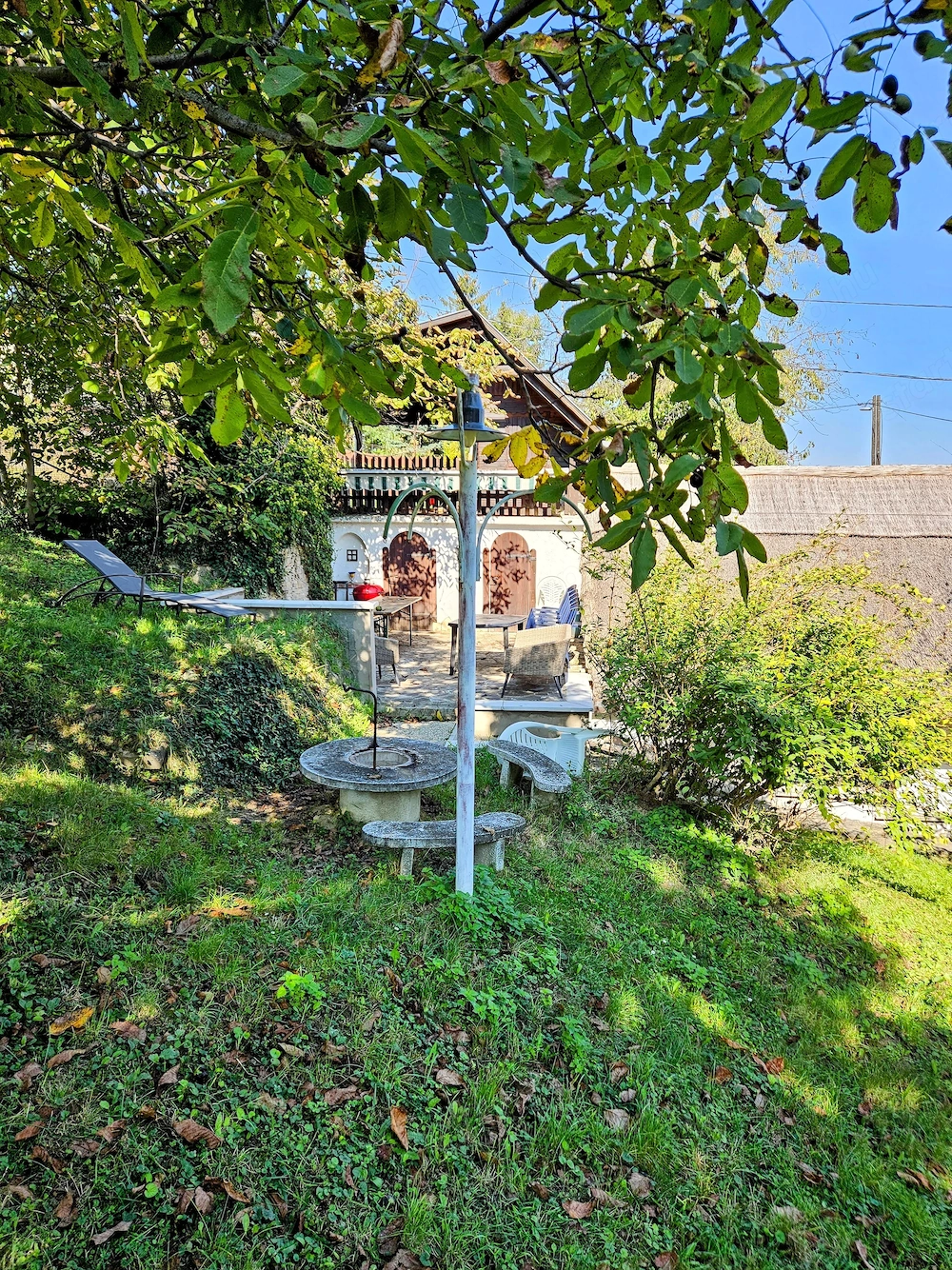 Panorámás, autentikus parasztház eladó Győrújbaráton   történelmi hangulat, azonnal költözhető!