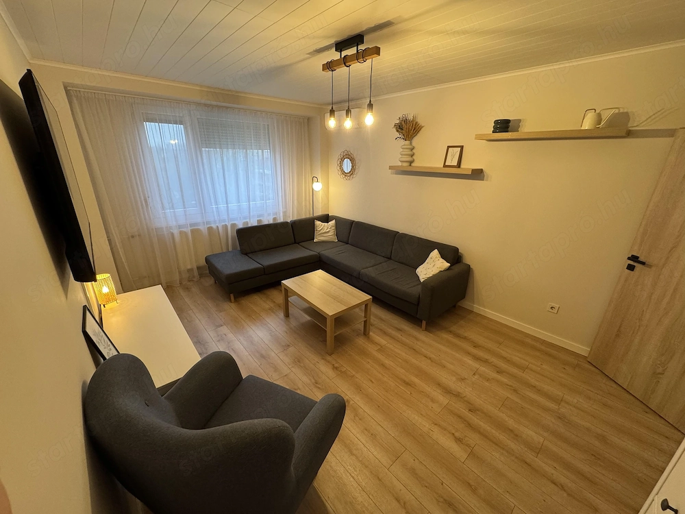 Tiszaújváros - Stílusos, teljes körűen felújított lakás eladó! 