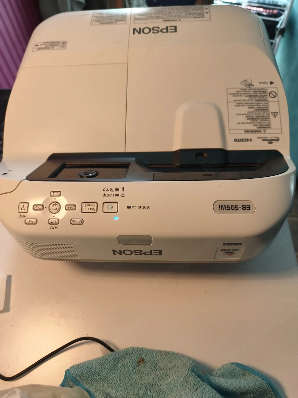 EPSON EB-595Wi 0 órás szuperközeli projektor csak 65 000 forintért eladó. 