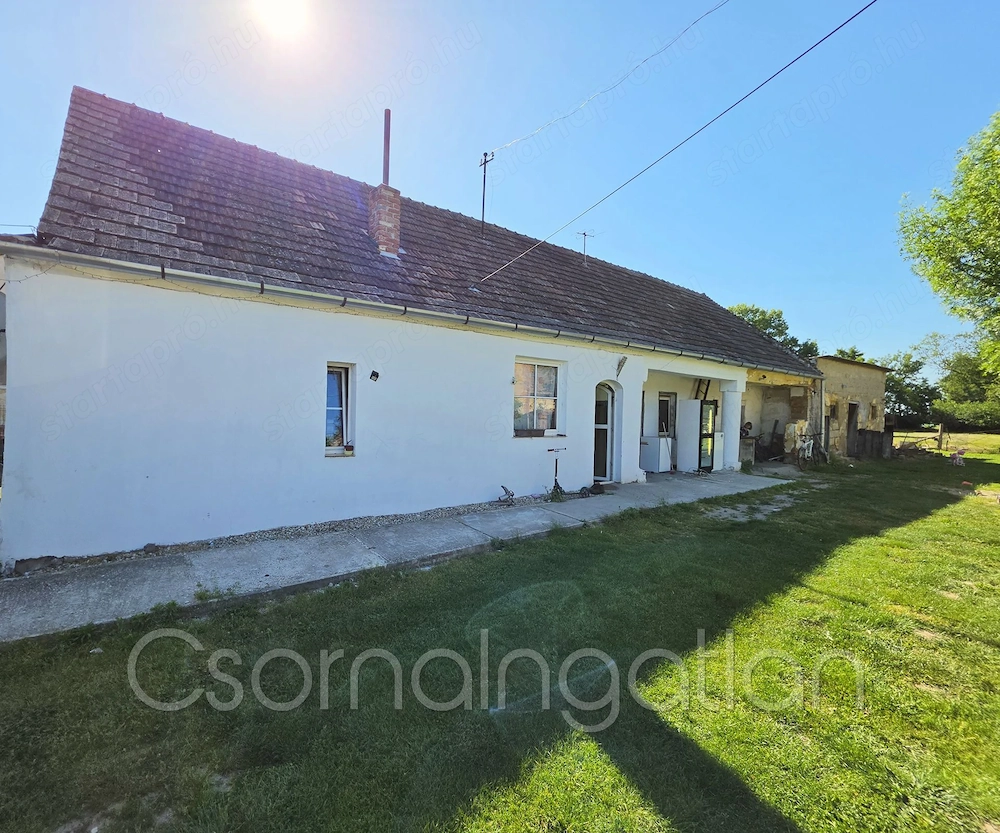 Pásztori - 2 szobás ház nagy telken eladó