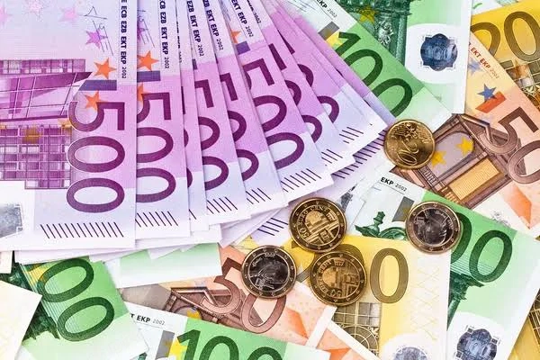 HITEL:  7 000 és 250 000 000 euró közötti üzleti befektetéseket kínálunk, nagyon egyszerű feltételek