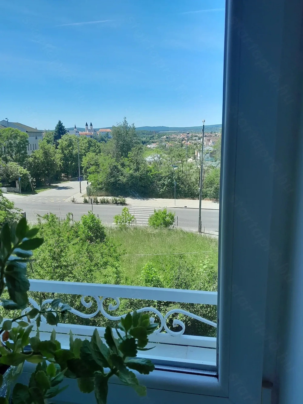 Veszprémi panorámás 56m2 tégla lakás eladó vagy kisebbre cserélhető, értékegyeztetéssel!
