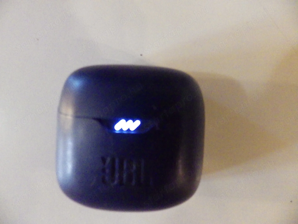 JBL Bluetooth Headset fülhallgató  Siófok  Hibás! Egyik oldala nem veszi a töltést és ezért nem műkö